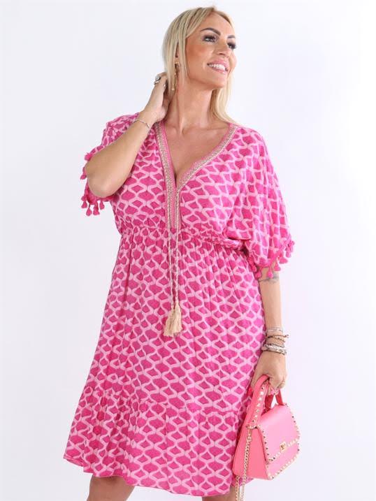 Garbie - Mönstrad klänning med gulddetaljer längs halsen